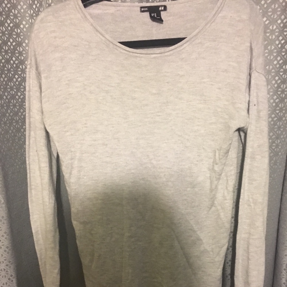 Grey long sleeve thin sweater